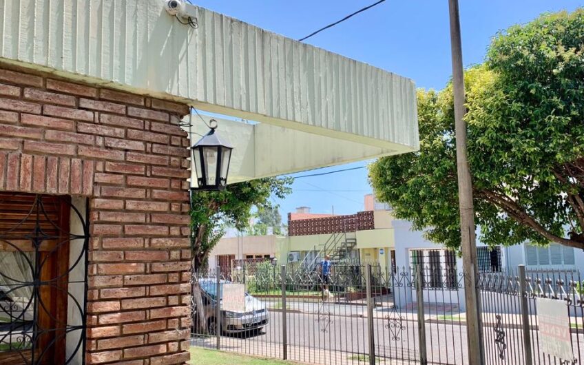 Hermosa Casa en Barrio Centro América