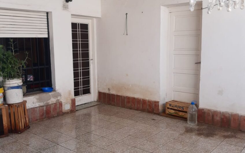 Oportunidad: Casa + Dpto en Barrio Residencial América