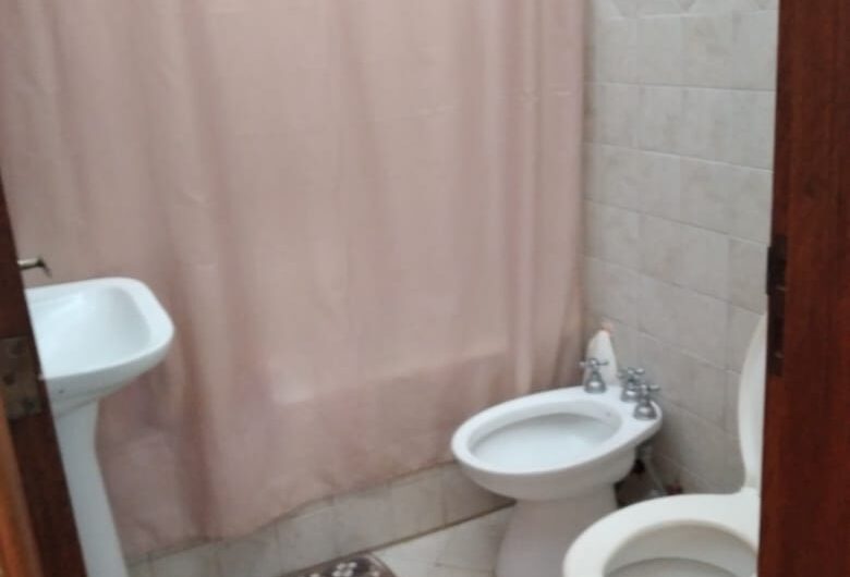 Oportunidad: Casa + Dpto en Barrio Residencial América