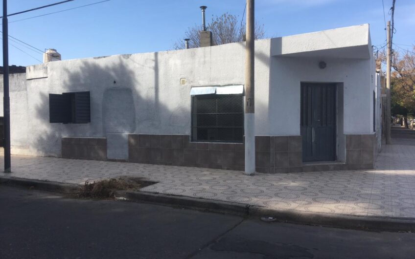INVERSION!! 4 departamentos y 2 locales comerciales