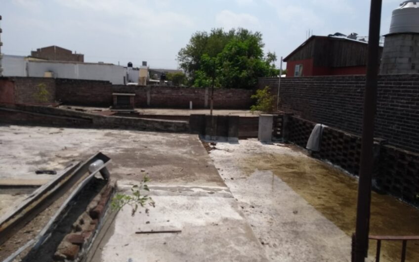 Oportunidad. Casa en venta en barrio General Bustos a reciclar