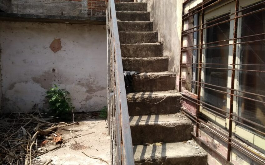 Oportunidad. Casa en venta en barrio General Bustos a reciclar