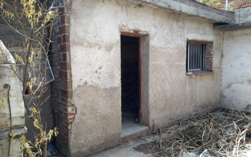 Oportunidad. Casa en venta en barrio General Bustos a reciclar