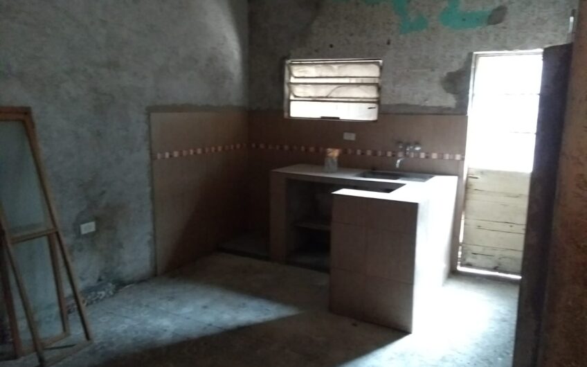 Oportunidad. Casa en venta en barrio General Bustos a reciclar