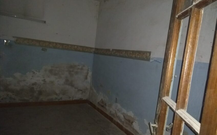 Oportunidad. Casa en venta en barrio General Bustos a reciclar