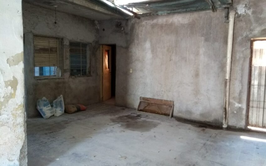 Oportunidad. Casa en venta en barrio General Bustos a reciclar