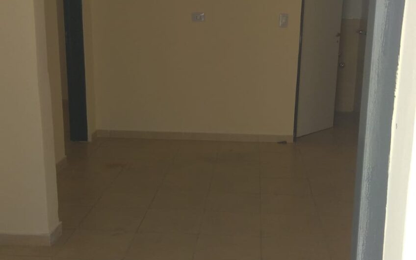 Dpto Interno con entrada para 2 vehículos en Barrio Centro América