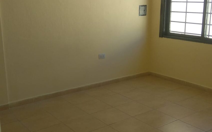 Dpto Interno con entrada para 2 vehículos en Barrio Centro América