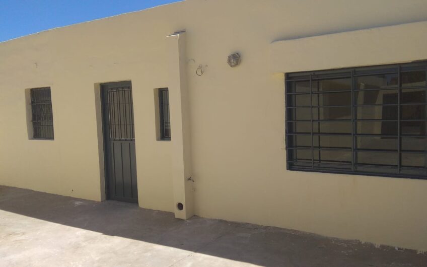 Dpto Interno con entrada para 2 vehículos en Barrio Centro América