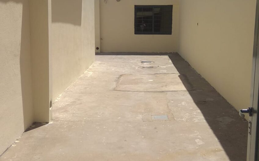 Dpto Interno con entrada para 2 vehículos en Barrio Centro América