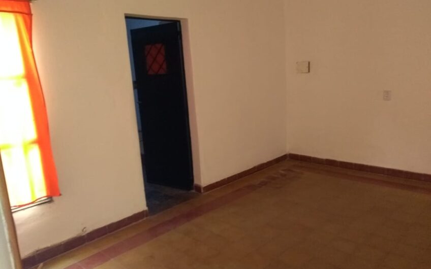 Amplia casa en Talleres O