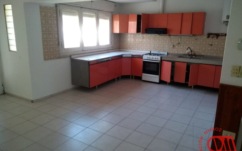 Oportunidad! Hermosa Casa en Barrio Residencial América