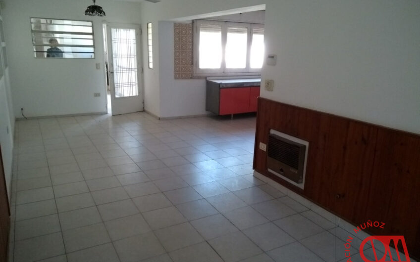 Oportunidad! Hermosa Casa en Barrio Residencial América