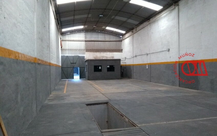 Galpón con local comercial sobre Av Alem!!