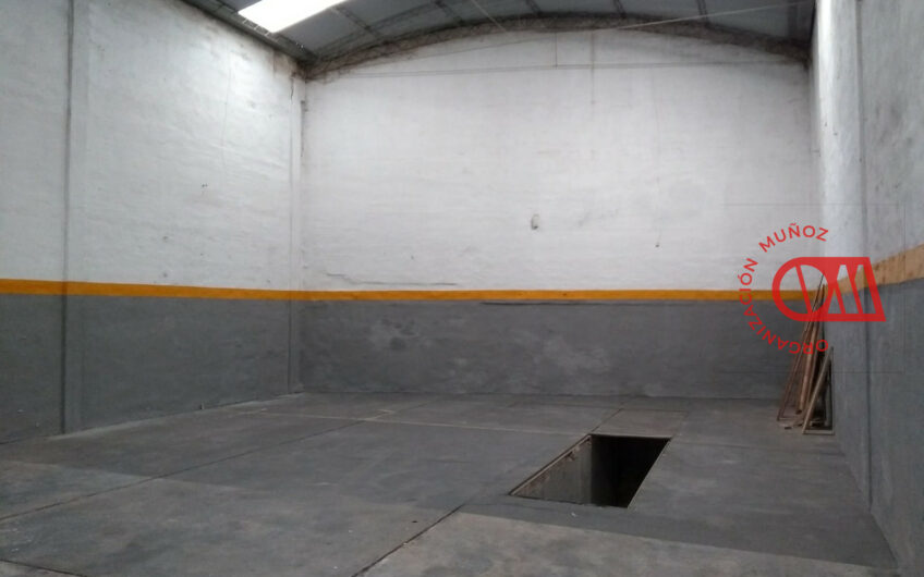 Galpón con local comercial sobre Av Alem!!