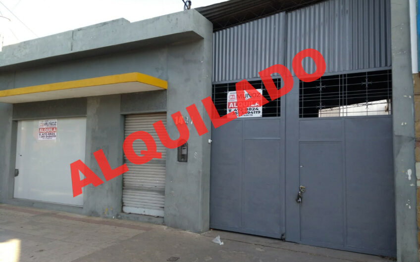 Galpón con local comercial sobre Av Alem!!