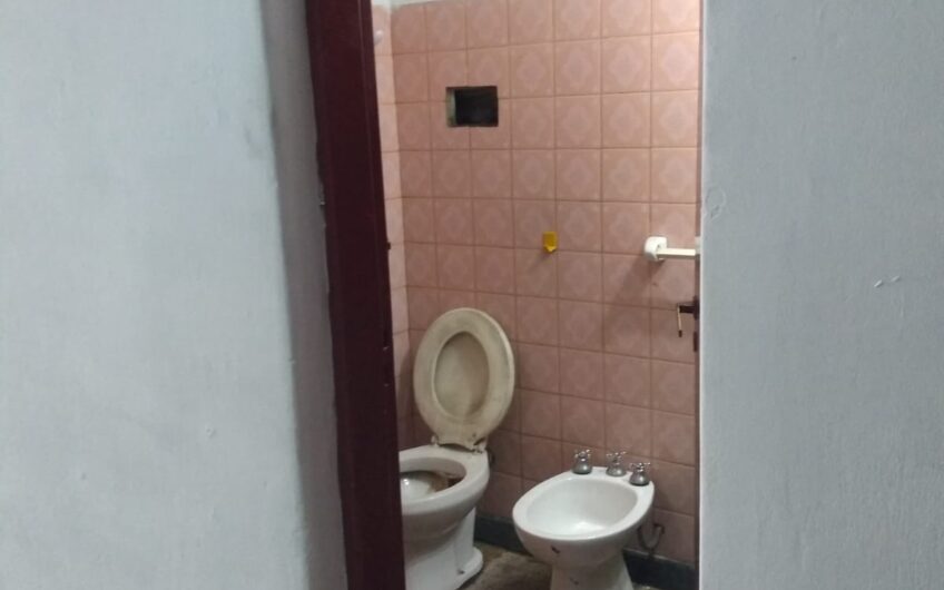 Local Sobre J B. Justo al 3400