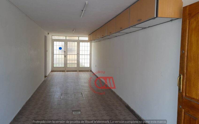 Moderna y luminosa casa sobre Av. Parravicini