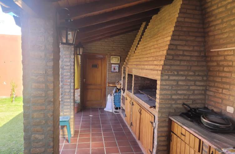 Linda casa en Residencial América!