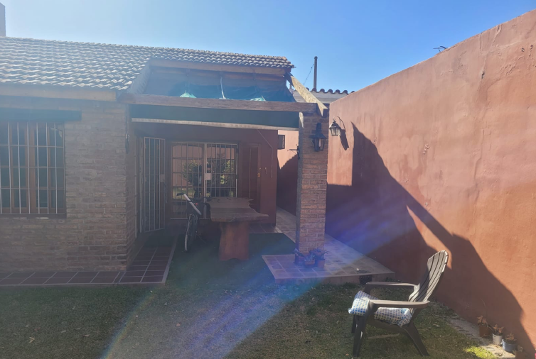 Linda casa en Residencial América!