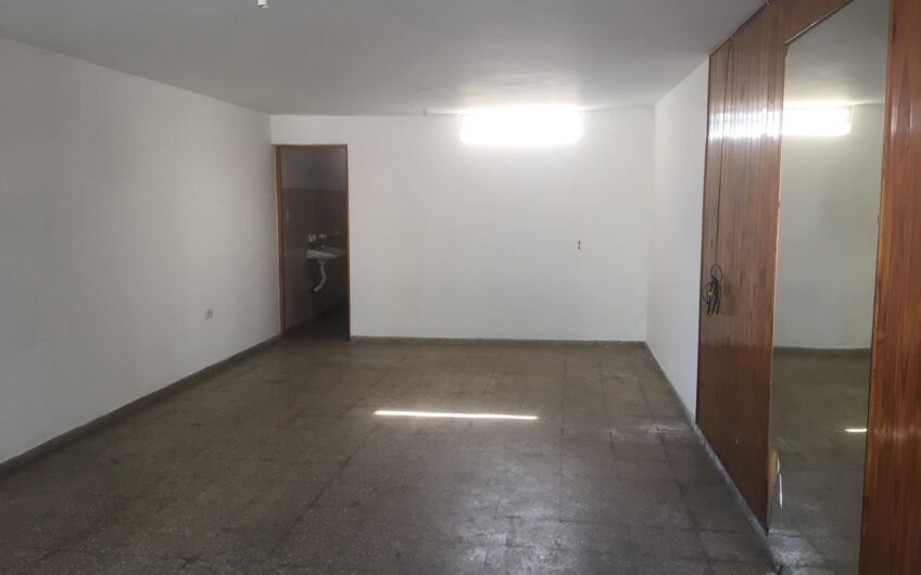 Local Comercial Sobre Monseñor P. Cabrera
