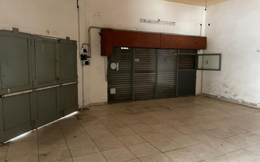 Local sobre Av Bulnes