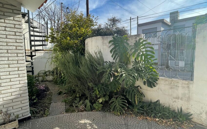 CASA + GALPON + DEPTO