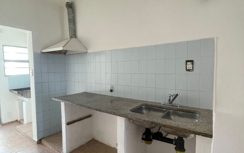 Alquiler: Departamento Centro América                         1dormitorio y cochera