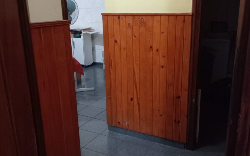 Depto interno sobre Av Alem