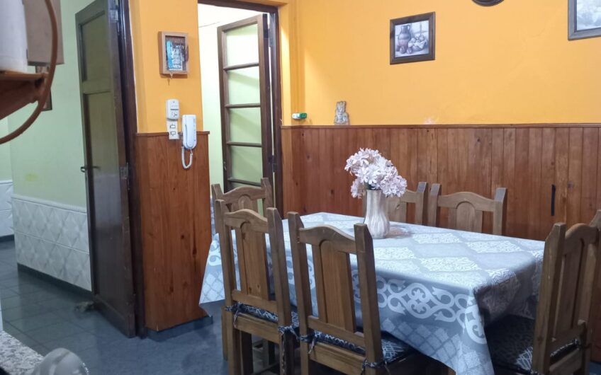 Depto interno sobre Av Alem