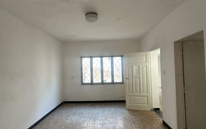 Salon comercial sobre Av Alem